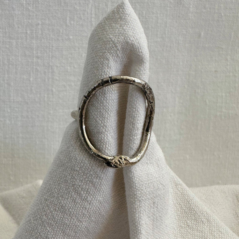 "Bague Adam en argent 925 avec anneau dessus portée - réticulation artisanale EMIKemi"