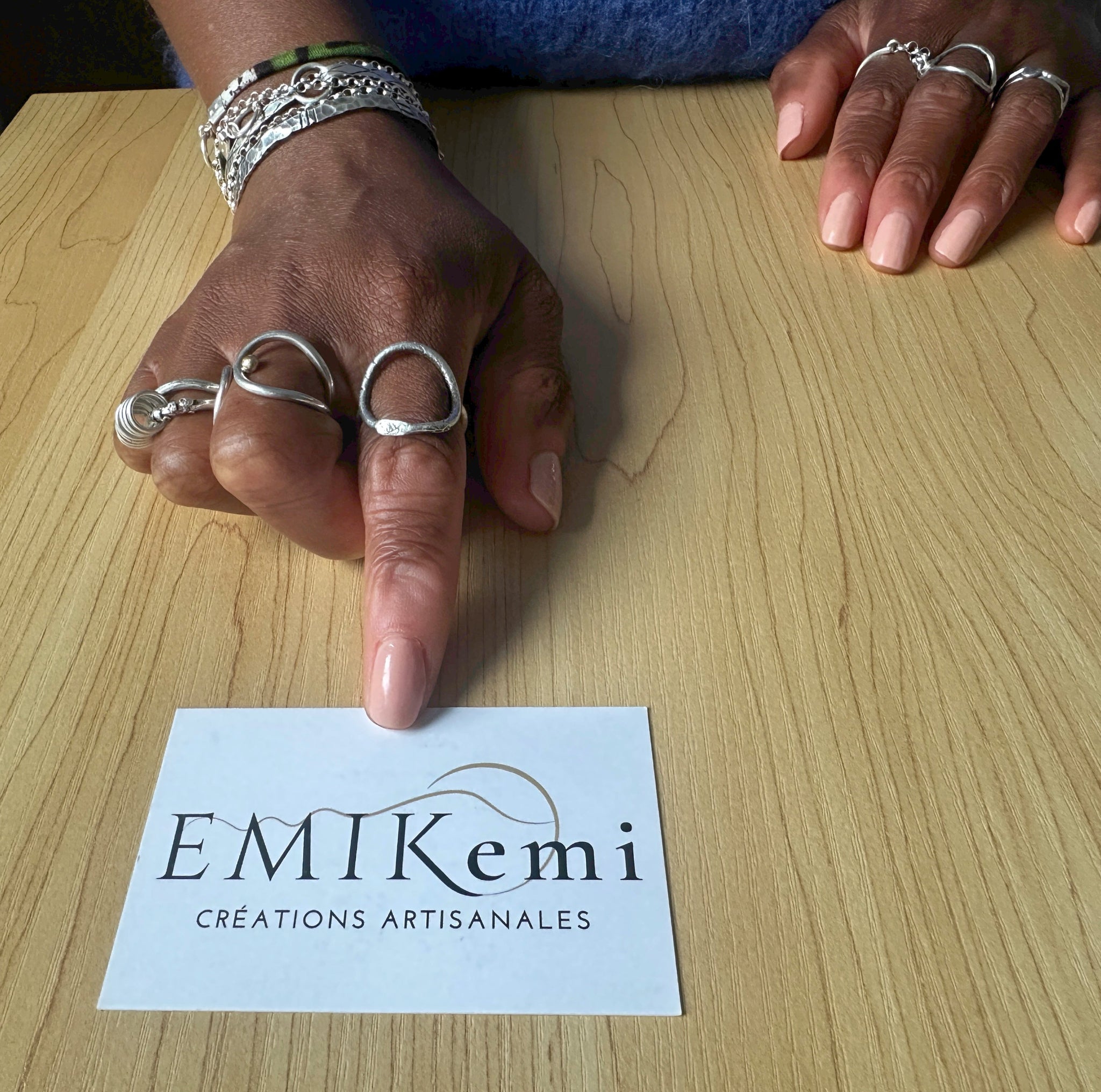 "Ensemble bijoux EMIKemi avec carte de visite - artisanat joaillerie française"