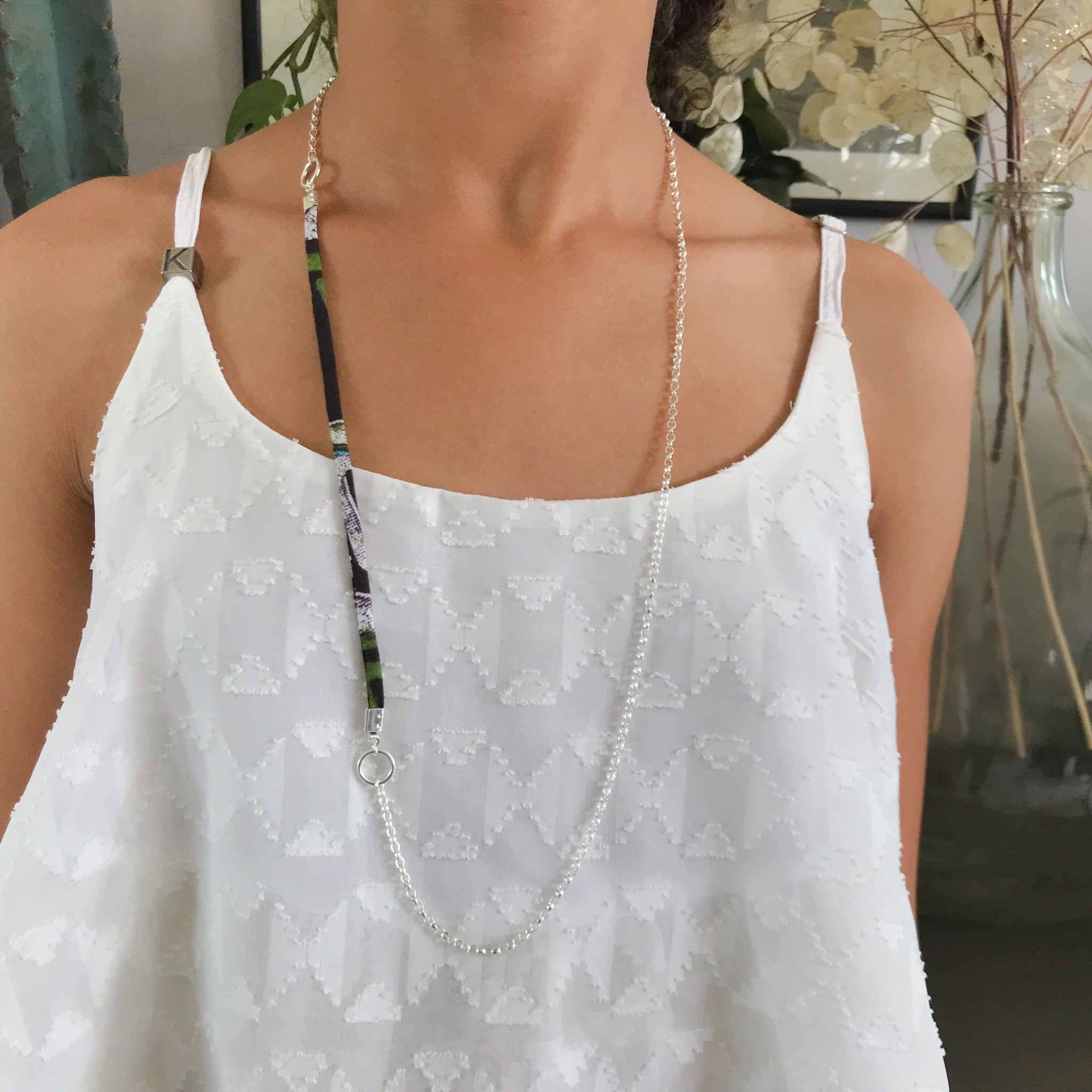 "Collier sautoir Ivy argent 925 avec tissu wax vert - artisanal EMIKemi"