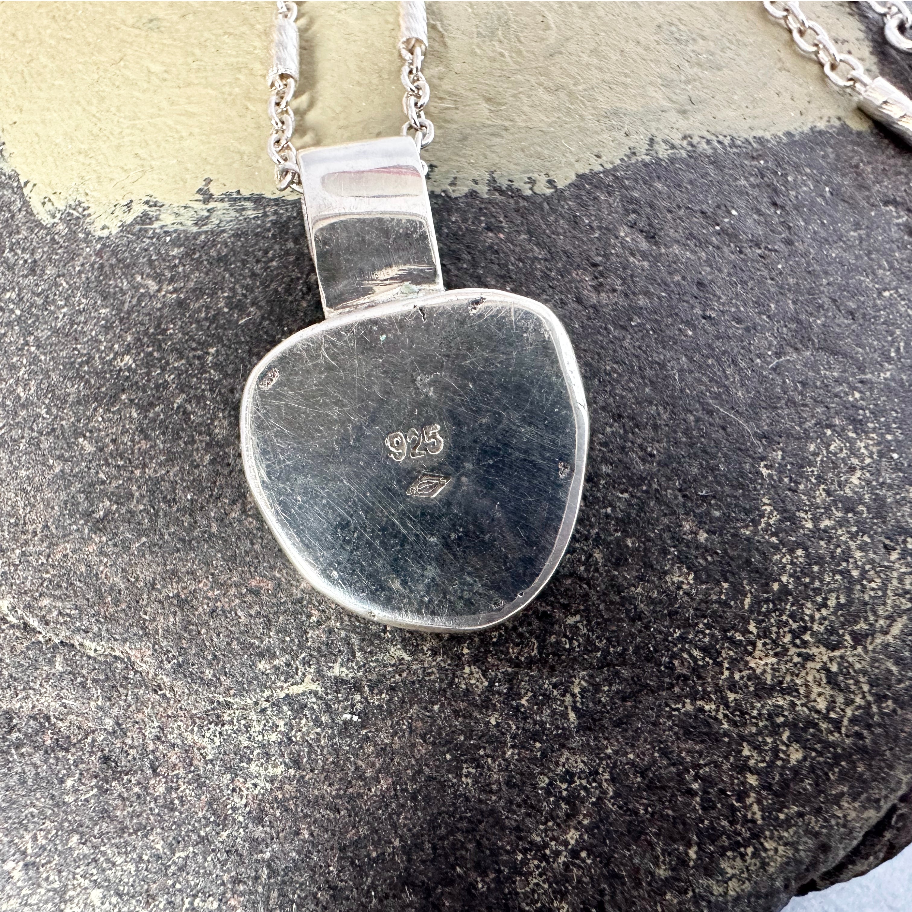 "Collier Meyya argent 925 avec poinçon de maître - maillons forçat tube martelé"