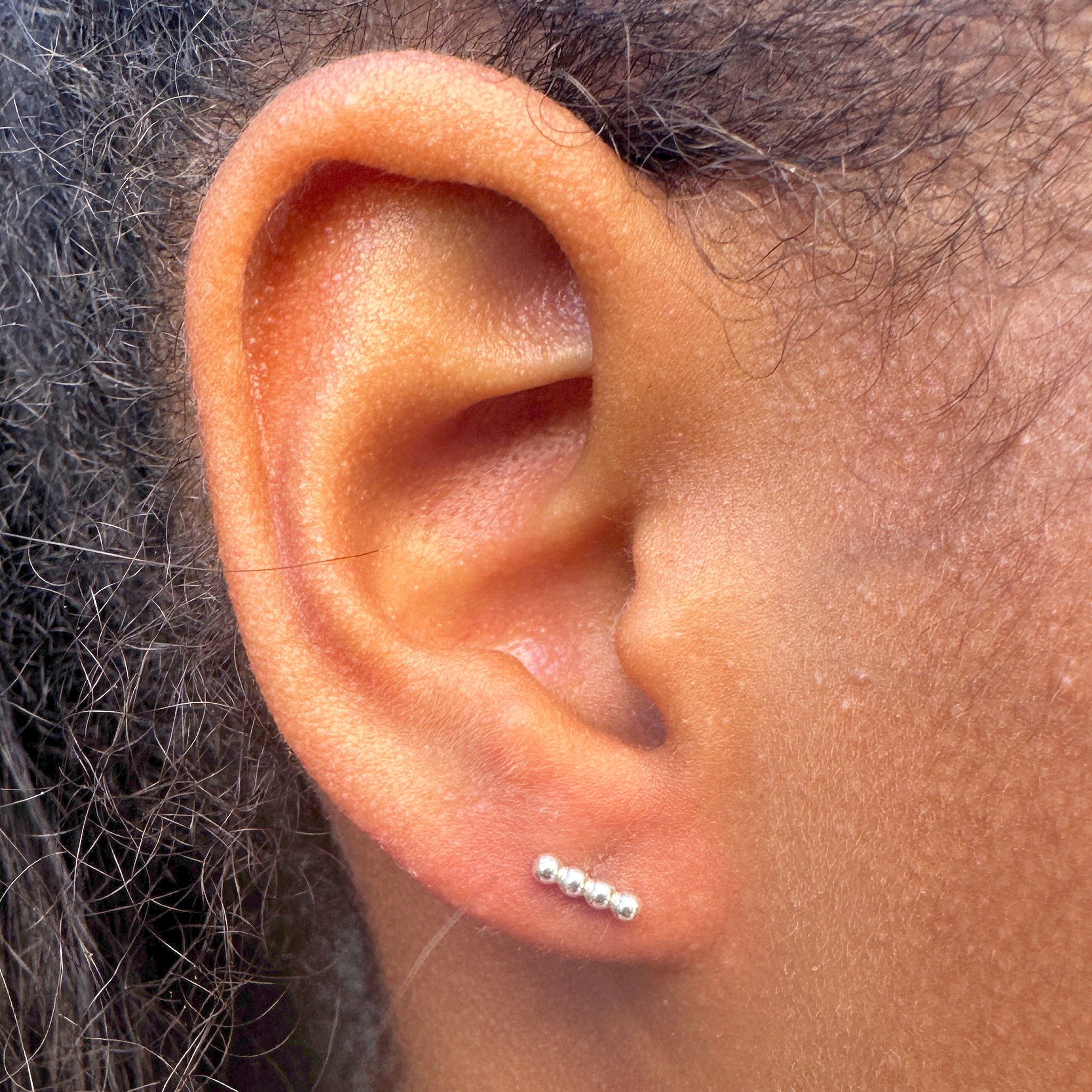 "Boucles d'oreilles puce Modibo en argent 925 - 4 perles minimalistes sur tige"