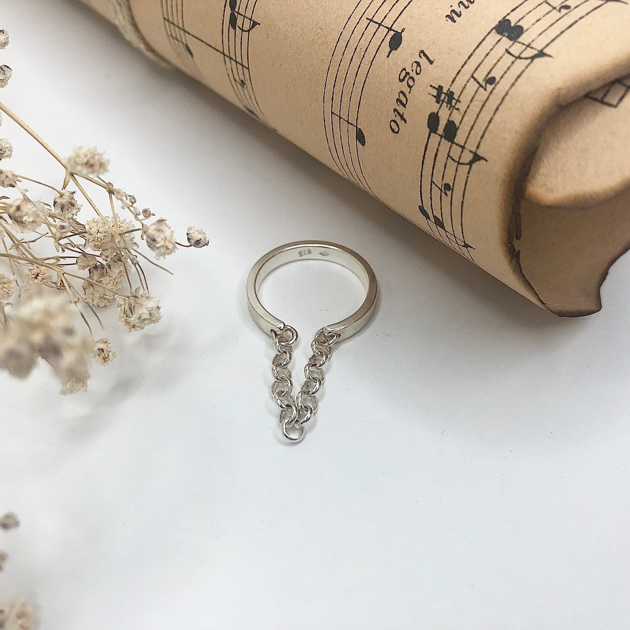 "Bague avec chaîne Isis en argent 925 - bijou artisanal minimaliste"