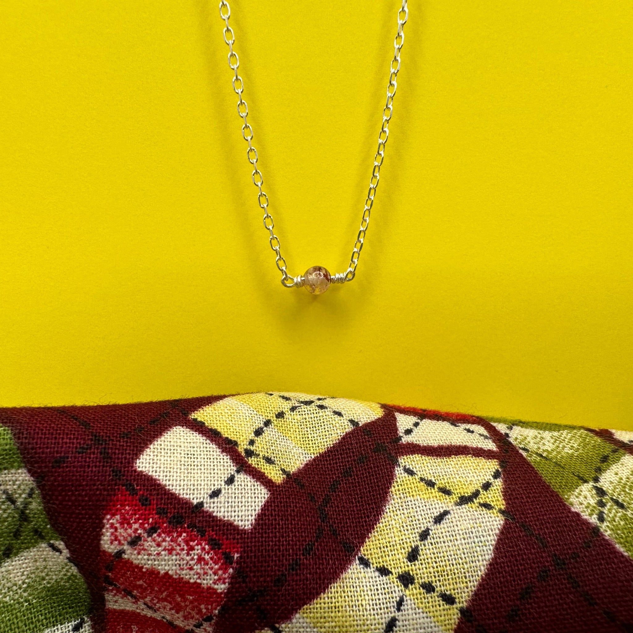 "Collier minimaliste Quibilah argent quartz fraise - fait main Bretagne"