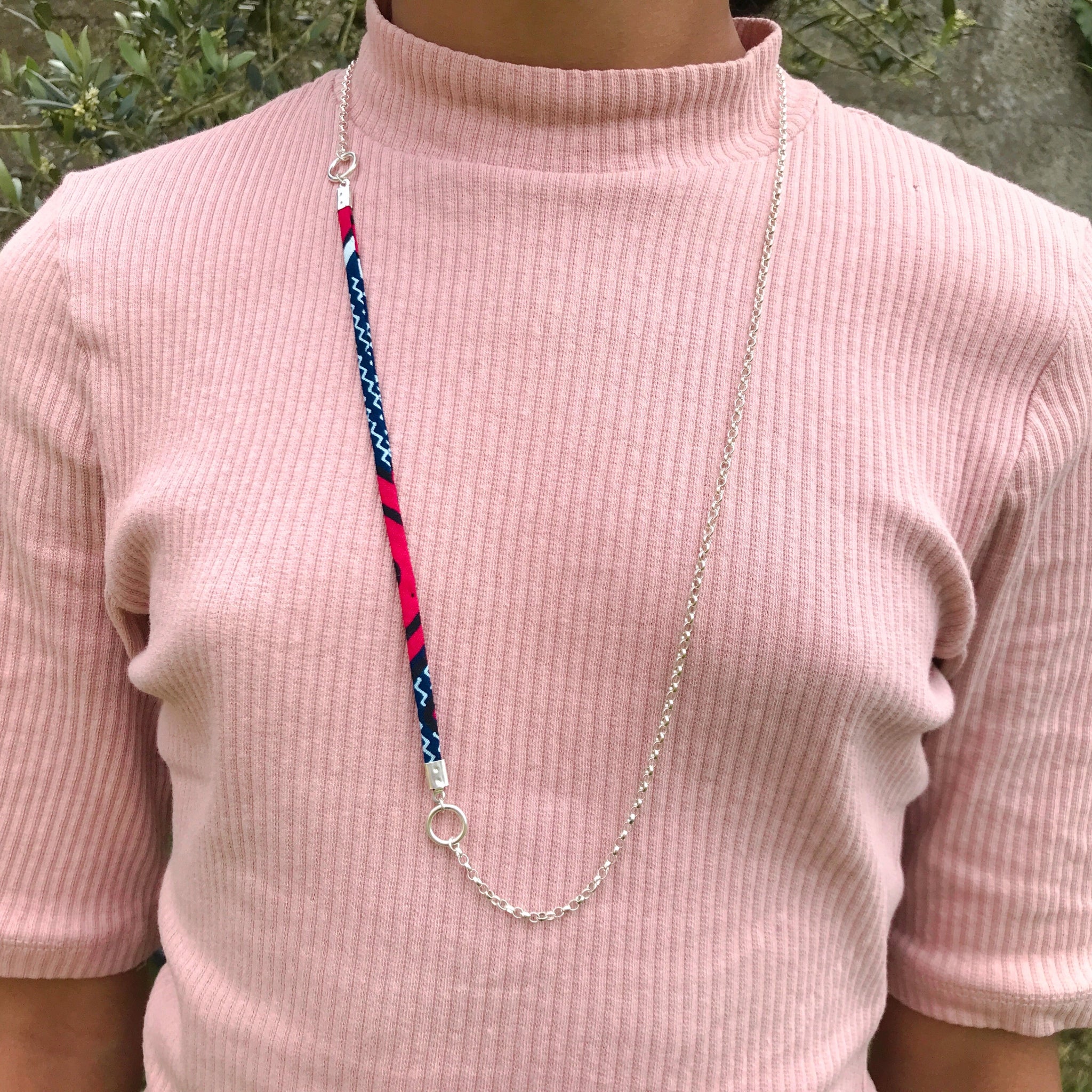 "Sautoir Ivy bleu rose wax - bijou artisanal français tissu africain"