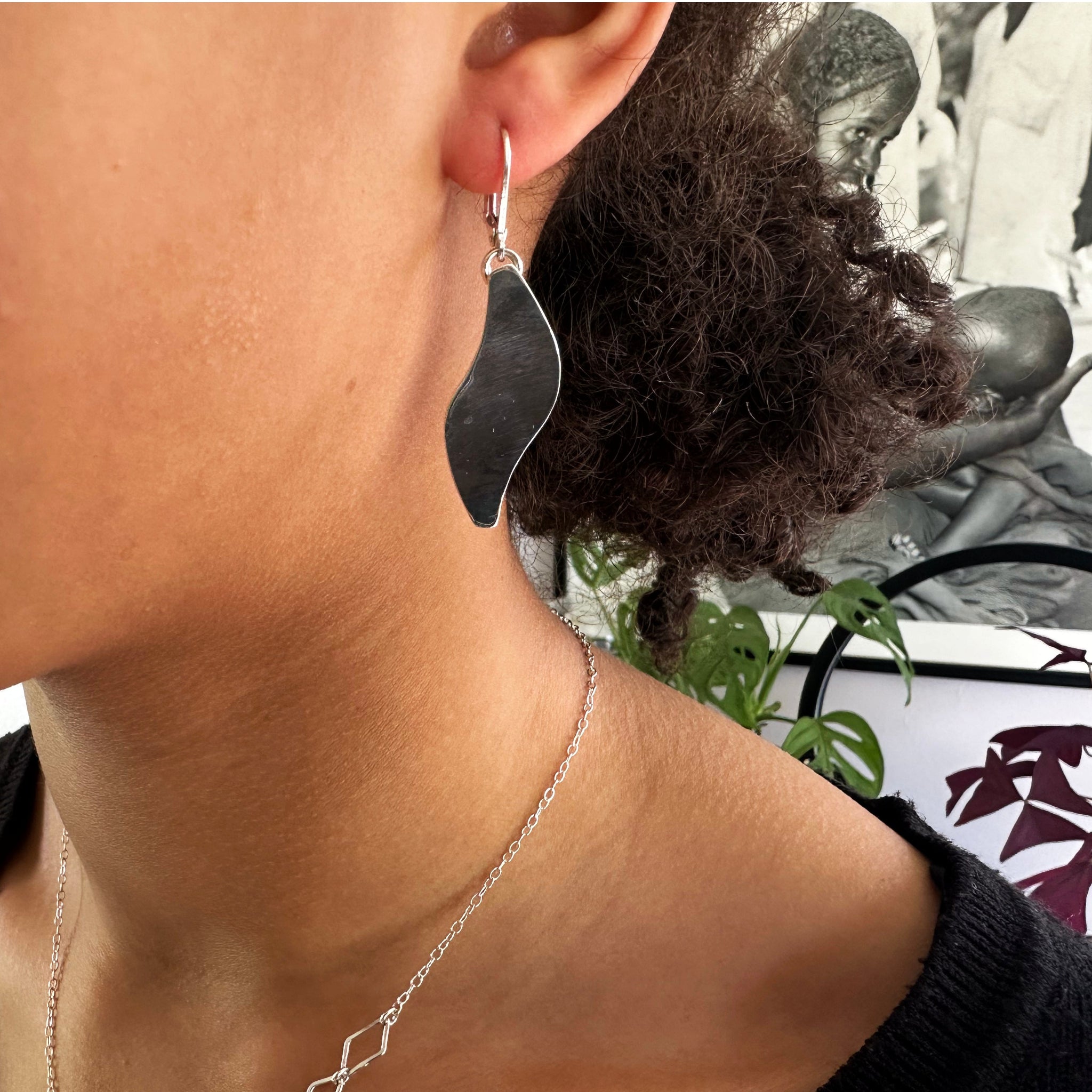 "Boucles d'oreilles Yeleen avec dormeuses - crochets argent forme originale"