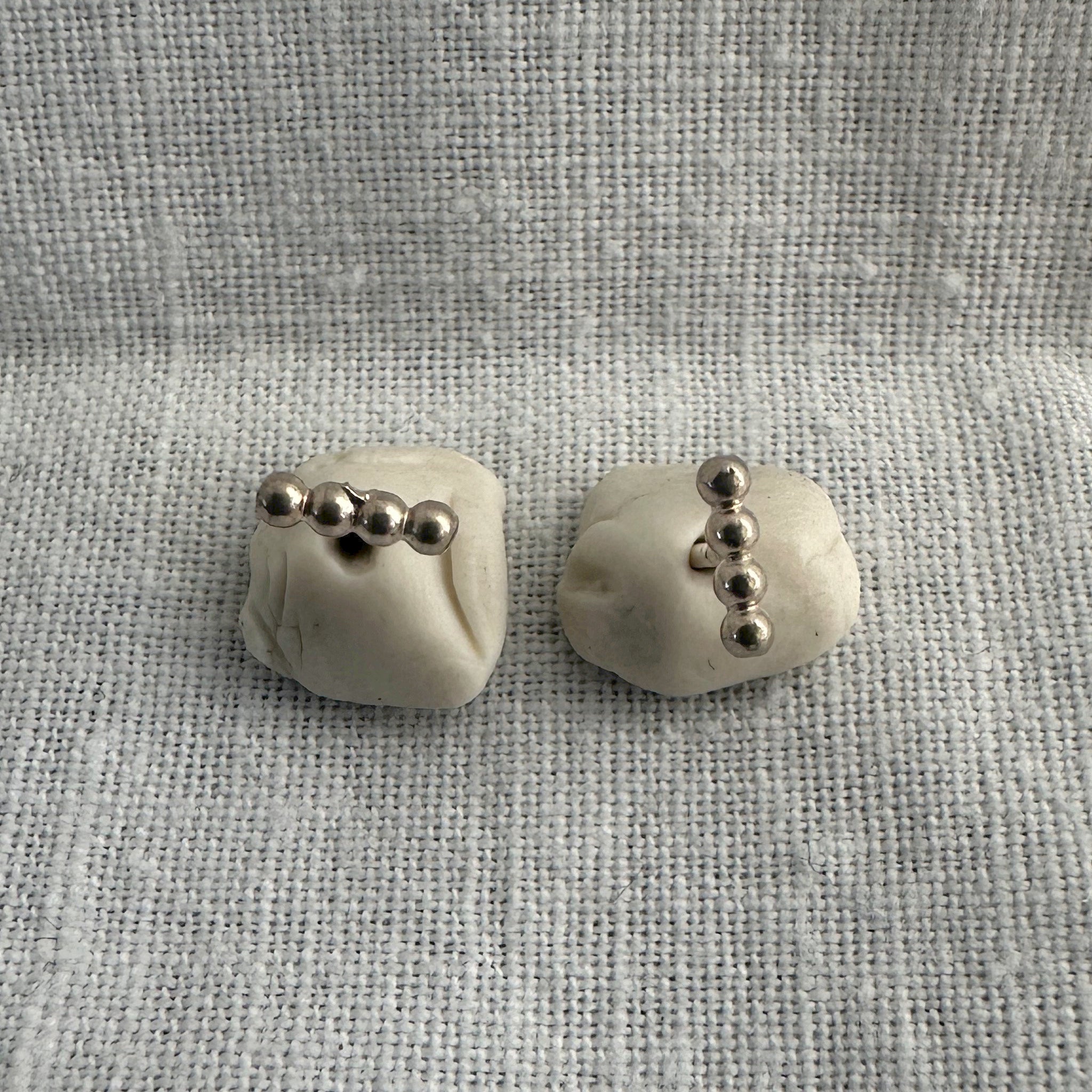 "Bijoux artisanaux EMIKemi Modibo - puces argent polyvalentes lobe cartilage"