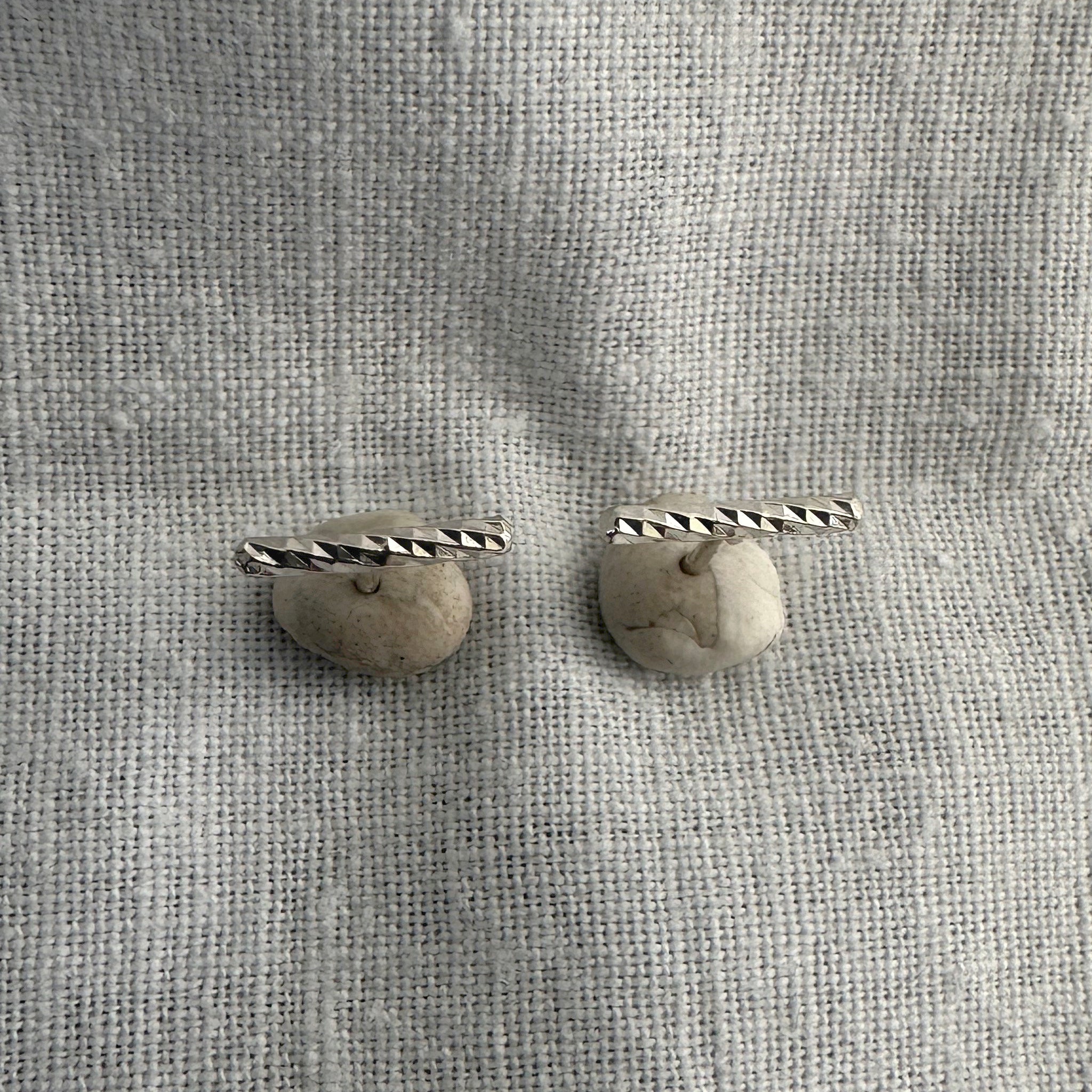 "Boucles d'oreilles puces argent 925 diamamté Eyong - bijoux minimalistes fait main"